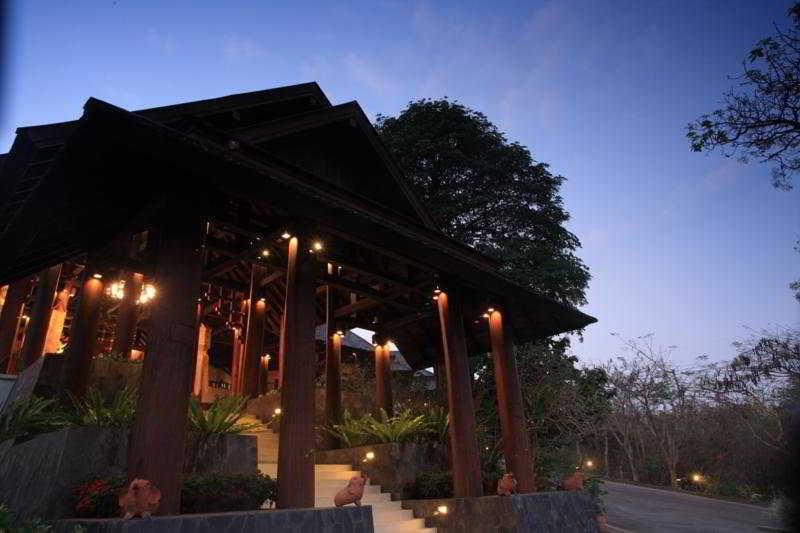 Suanthip Vana Resort Чианграй Экстерьер фото